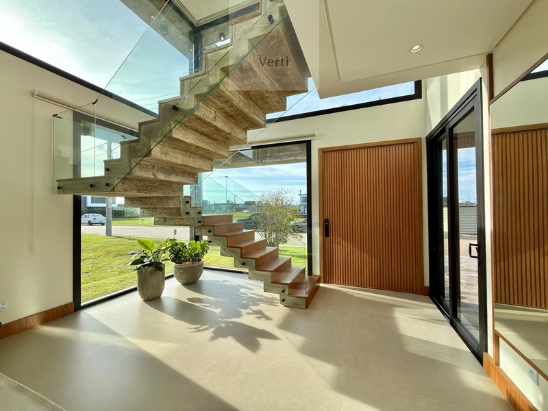 EXCLUSIVIDADE E SOFISTICAÇÃO COM QUATRO SUÍTES E PISCINA EM CONDOMÍNIO A BEIRA MAR: 7ª foto da galeria de imagens do imóvel