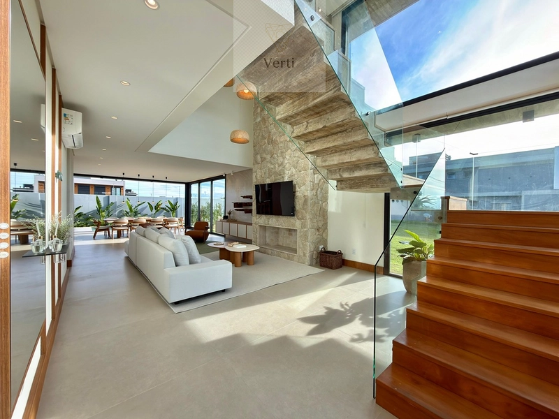 EXCLUSIVIDADE E SOFISTICAÇÃO COM QUATRO SUÍTES E PISCINA EM CONDOMÍNIO A BEIRA MAR: 2ª foto da galeria de imagens do imóvel