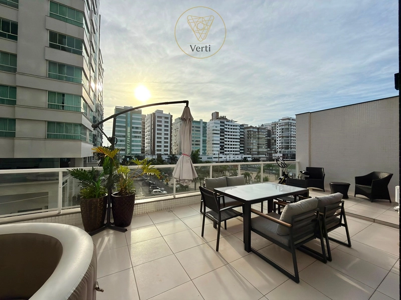 APARTAMENTO COM TERRAÇO EM FRENTE À PRAÇA: 5ª foto da galeria de imagens do imóvel