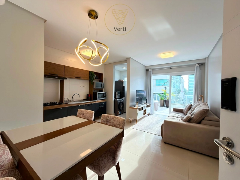 APARTAMENTO COM TERRAÇO EM FRENTE À PRAÇA: 3ª foto da galeria de imagens do imóvel
