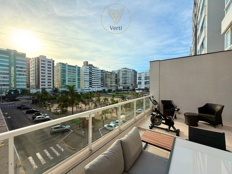 APARTAMENTO COM TERRAÇO EM FRENTE À PRAÇA: 8ª foto da galeria de imagens do imóvel