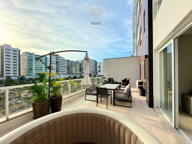 APARTAMENTO COM TERRAÇO EM FRENTE À PRAÇA: 4ª foto da galeria de imagens do imóvel