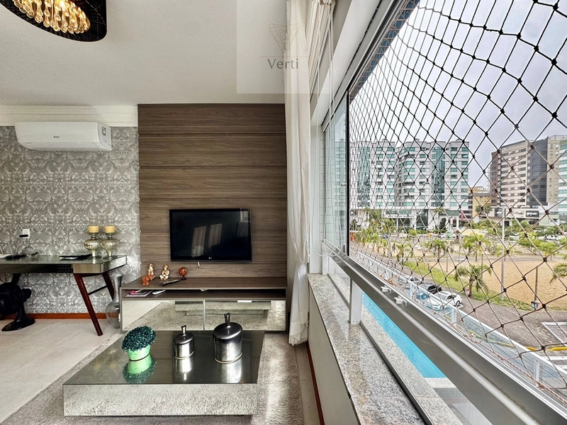 Apartamento mobiliado e decorado com sacada de frente: 1ª foto da galeria de imagens do imóvel