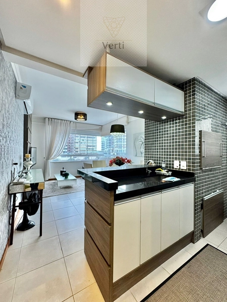 Apartamento mobiliado e decorado com sacada de frente: 5ª foto da galeria de imagens do imóvel