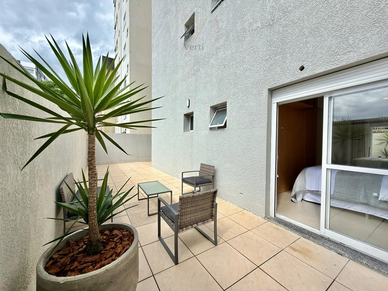 APARTAMENTO FINAMENTE MOBILIADO COM TERRAÇO NA ZONA NOVA: 5ª foto da galeria de imagens do imóvel