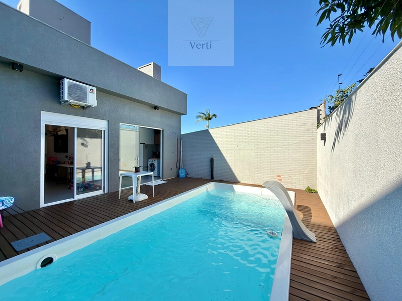 CASA DE ALTO PADRÃO COM PISCINA NA DIVISA DE ATLÂNTIDA E XANGRI-LÁ: 8ª foto da galeria de imagens do imóvel