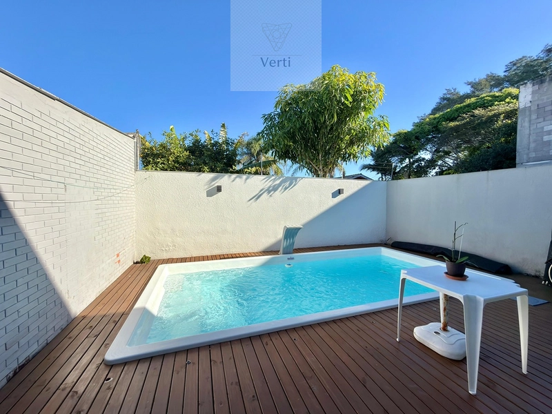 CASA DE ALTO PADRÃO COM PISCINA NA DIVISA DE ATLÂNTIDA E XANGRI-LÁ: 6ª foto da galeria de imagens do imóvel