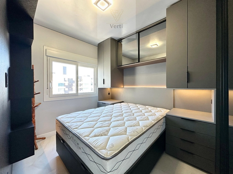 Um dormitório mobiliado e decorado! Prédio com roofotp: 10ª foto da galeria de imagens do imóvel