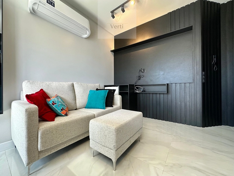 Um dormitório mobiliado e decorado! Prédio com roofotp: 2ª foto da galeria de imagens do imóvel
