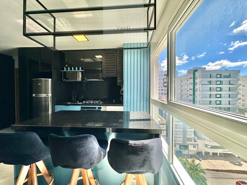 Um dormitório mobiliado e decorado! Prédio com roofotp: 6ª foto da galeria de imagens do imóvel