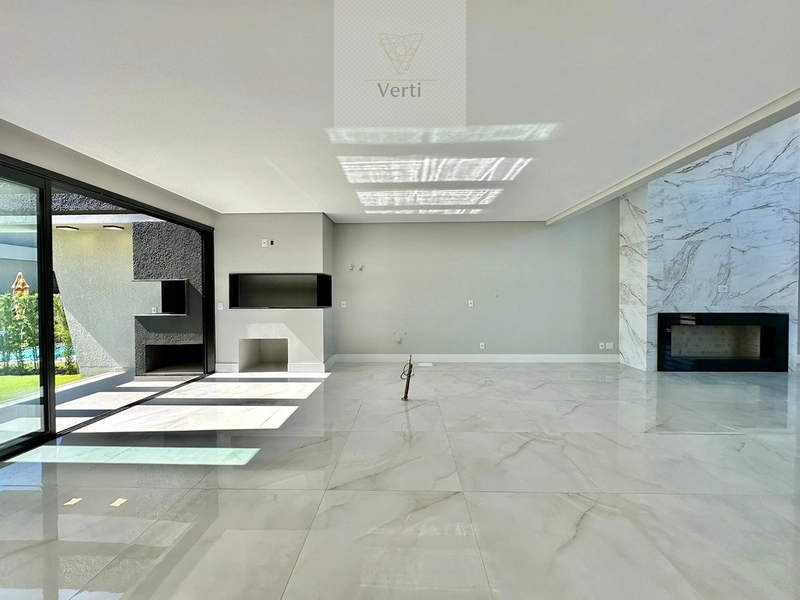 CASA COM 3 SUÍTES, CASCATA NA FACHADA E INFRAESTRUTURA COMPLETA: 3ª foto da galeria de imagens do imóvel