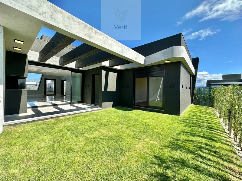 CASA COM 3 SUÍTES, CASCATA NA FACHADA E INFRAESTRUTURA COMPLETA: 6ª foto da galeria de imagens do imóvel