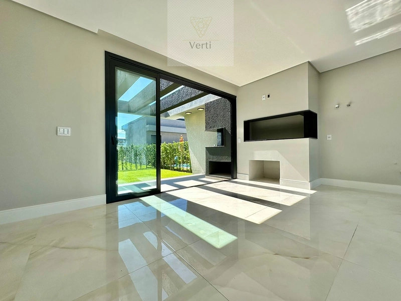 CASA COM 3 SUÍTES, CASCATA NA FACHADA E INFRAESTRUTURA COMPLETA: 4ª foto da galeria de imagens do imóvel