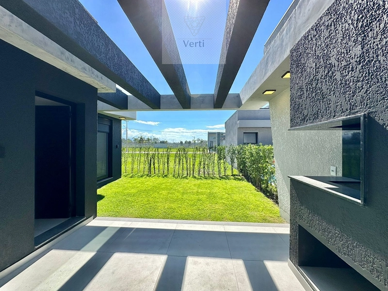 CASA COM 3 SUÍTES, CASCATA NA FACHADA E INFRAESTRUTURA COMPLETA: 5ª foto da galeria de imagens do imóvel