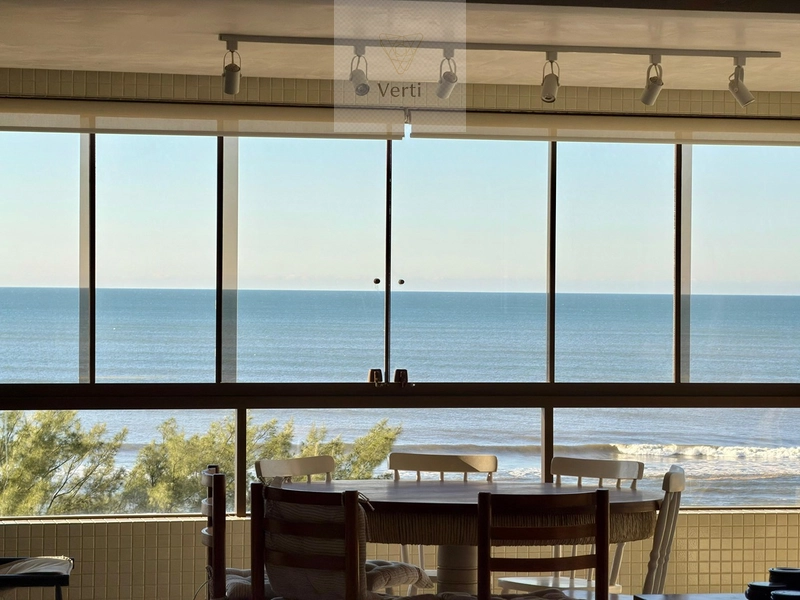 FRENTE MAR NO NAVEGANTES – VISTA DESLUMBRANTE E MUITO ESPAÇO: 4ª foto da galeria de imagens do imóvel