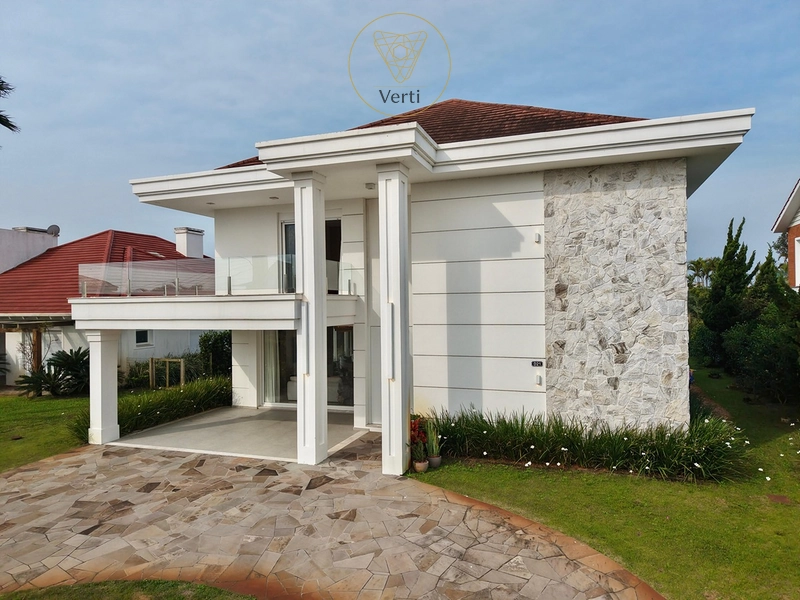 CASA DE ALTO PADRÃO EM XANGRI-LÁ COM VISTA PARA O GOLF: 2ª foto da galeria de imagens do imóvel