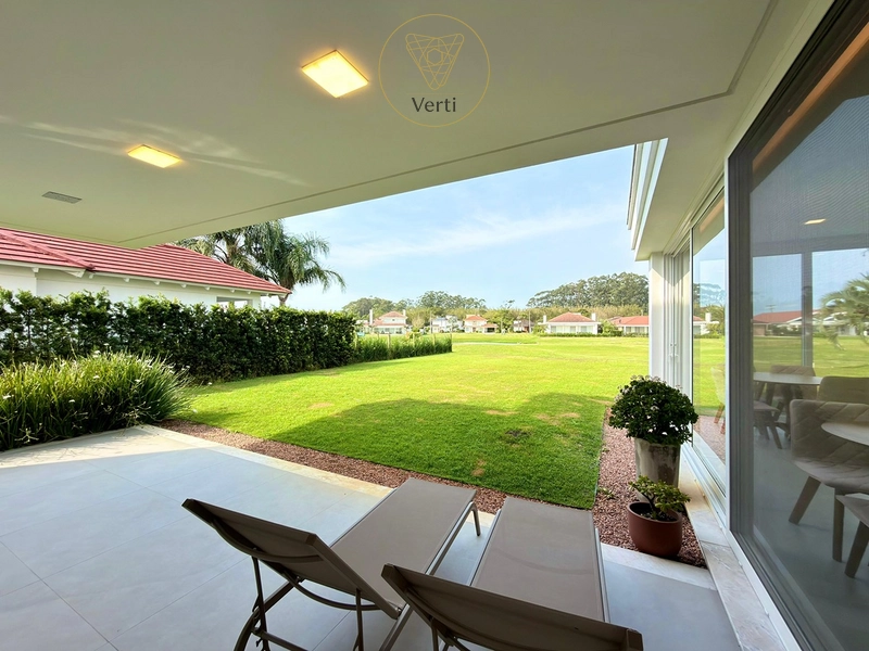 CASA DE ALTO PADRÃO EM XANGRI-LÁ COM VISTA PARA O GOLF: 5ª foto da galeria de imagens do imóvel