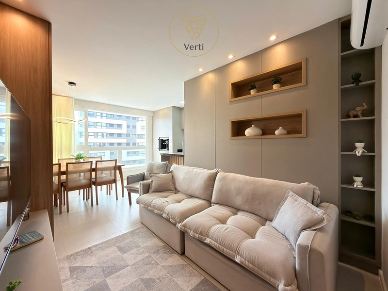 APARTAMENTO DECORADO AO LADO DA PRAÇA FLÁVIO BOIANOVSKI: 2ª foto da galeria de imagens do imóvel