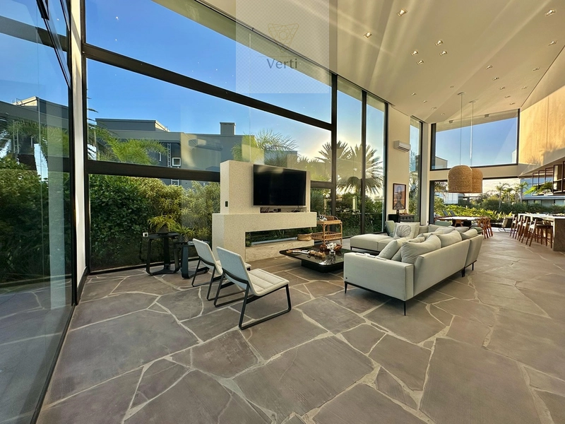 LUXO Á BEIRA LAGO COM CINCO SUÍTES E ALTO PADRÃO NO ENSEADA LAGOS DE XANGRI LÁ: 2ª foto da galeria de imagens do imóvel