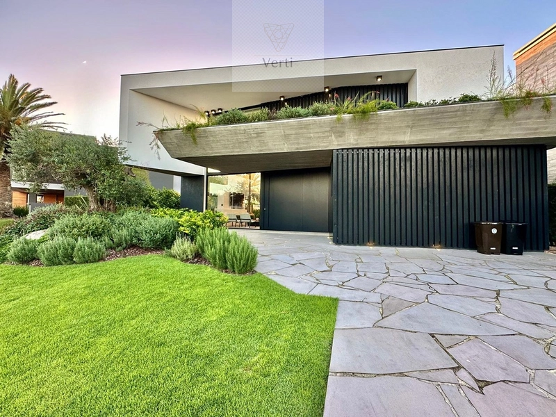 LUXO Á BEIRA LAGO COM CINCO SUÍTES E ALTO PADRÃO NO ENSEADA LAGOS DE XANGRI LÁ: 1ª foto da galeria de imagens do imóvel