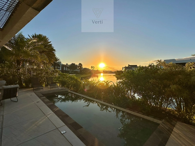 LUXO Á BEIRA LAGO COM CINCO SUÍTES E ALTO PADRÃO NO ENSEADA LAGOS DE XANGRI LÁ: 5ª foto da galeria de imagens do imóvel