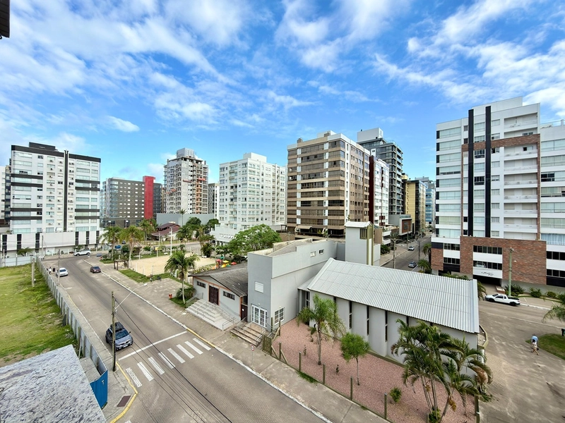 APARTAMENTO À VENDA NO BAIRRO NAVEGANTES, DE FRENTE PARA PRAÇA: 2ª foto da galeria de imagens do imóvel