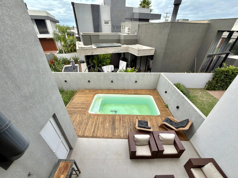 SOBRADO EXCLUSIVO E MOBILIADO NO CONDOMÍNIO BLUE EM XANGRI LÁ: 7ª foto da galeria de imagens do imóvel