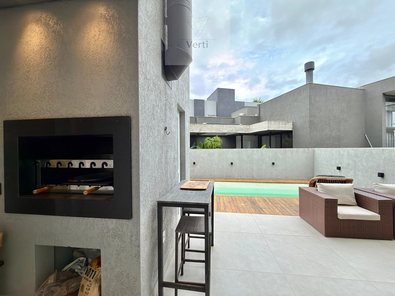 SOBRADO EXCLUSIVO E MOBILIADO NO CONDOMÍNIO BLUE EM XANGRI LÁ: 4ª foto da galeria de imagens do imóvel