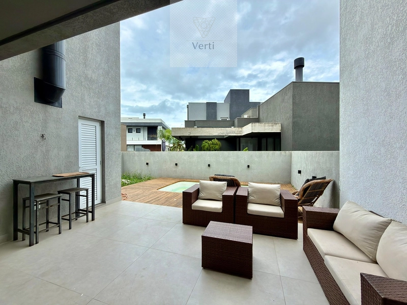 SOBRADO EXCLUSIVO E MOBILIADO NO CONDOMÍNIO BLUE EM XANGRI LÁ: 5ª foto da galeria de imagens do imóvel