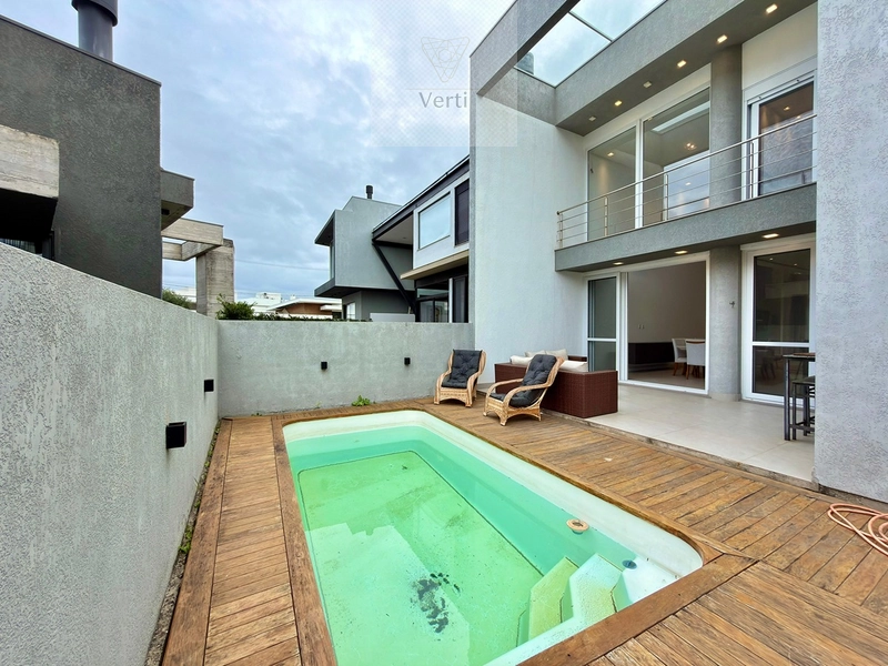 SOBRADO EXCLUSIVO E MOBILIADO NO CONDOMÍNIO BLUE EM XANGRI LÁ: 6ª foto da galeria de imagens do imóvel