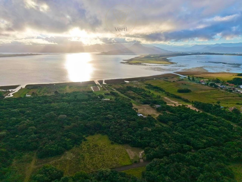 PROPRIEDADE ÚNICA À BEIRA DA LAGOA COM MAIS DE 20 MIL M²: 2ª foto da galeria de imagens do imóvel