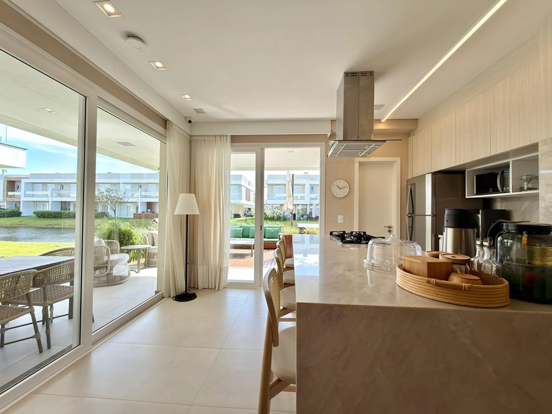 SOBRADO DE ESQUINA, BEIRA LAGO, JUNTO AO CLUBE : 4ª foto da galeria de imagens do imóvel