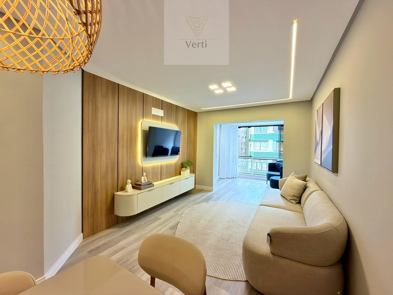 AMPLO APARTAMENTO DE FRENTE COM SACADA: 4ª foto da galeria de imagens do imóvel