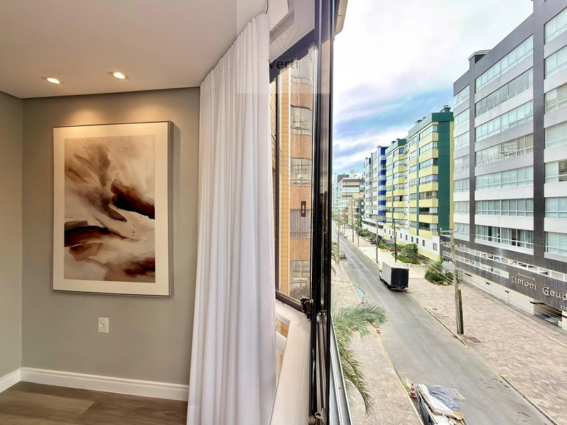 AMPLO APARTAMENTO DE FRENTE COM SACADA: 6ª foto da galeria de imagens do imóvel