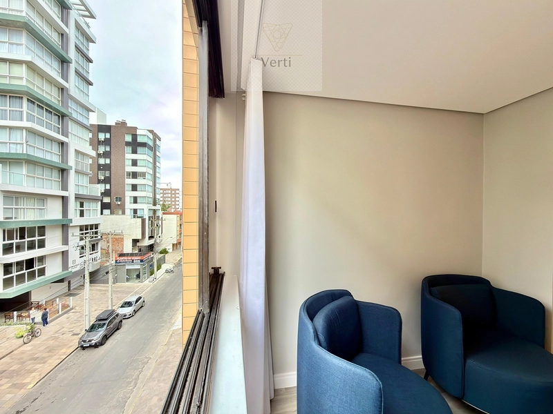 AMPLO APARTAMENTO DE FRENTE COM SACADA: 5ª foto da galeria de imagens do imóvel