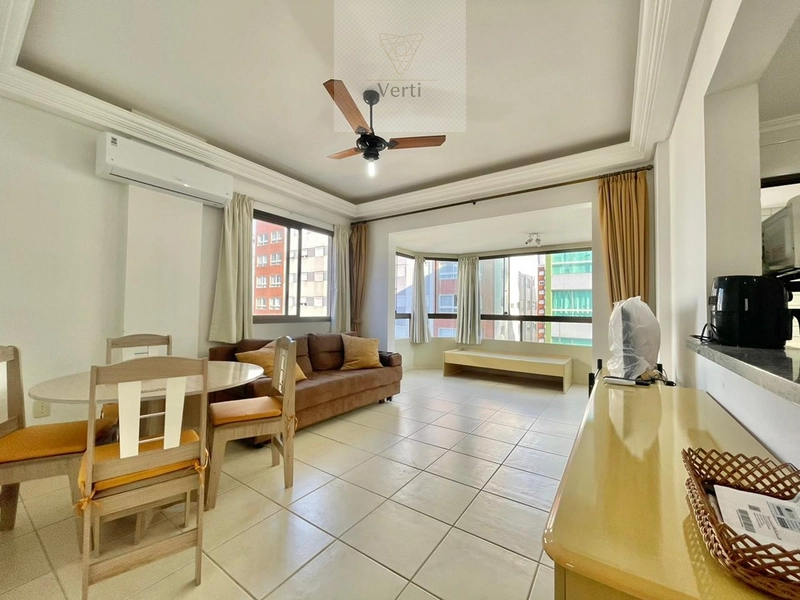 OPORTUNIDADE NO NAVEGANTES – APARTAMENTO MOBILIADO PRÓXIMO AO MAR!: 2ª foto da galeria de imagens do imóvel