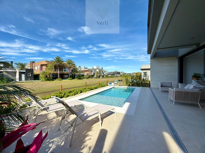 • CASA PREMIUM COM PÉ-DIREITO DUPLO E PISCINA AQUECIDA: 8ª foto da galeria de imagens do imóvel