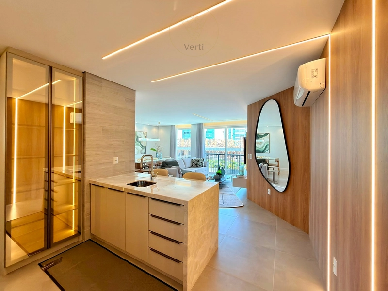 APARTAMENTO MOBILIADO E DECORADO COM EXCELENTE INFRAESTRUTURA: 2ª foto da galeria de imagens do imóvel