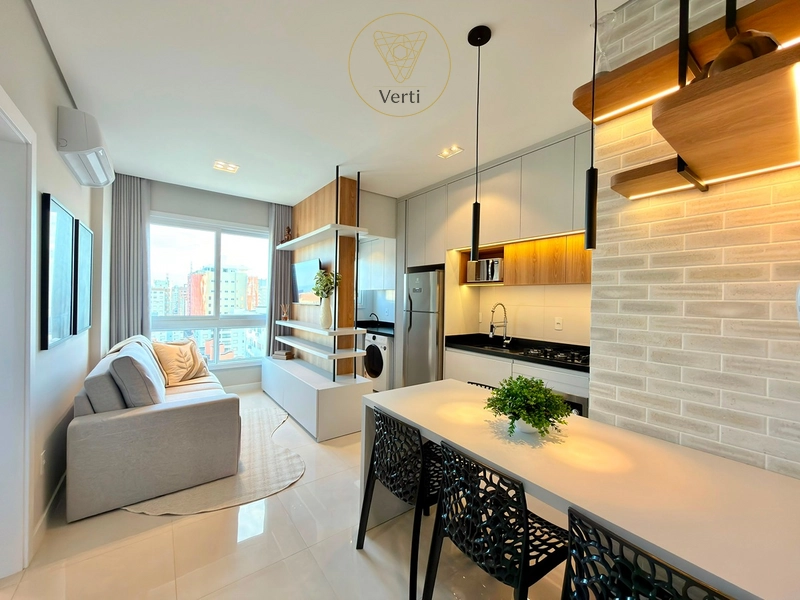 APARTAMENTO COM VISTA PARA O MAR, A UMA QUADRA DA PRAIA E INFRAESTRUTURA COMPLETA: 2ª foto da galeria de imagens do imóvel
