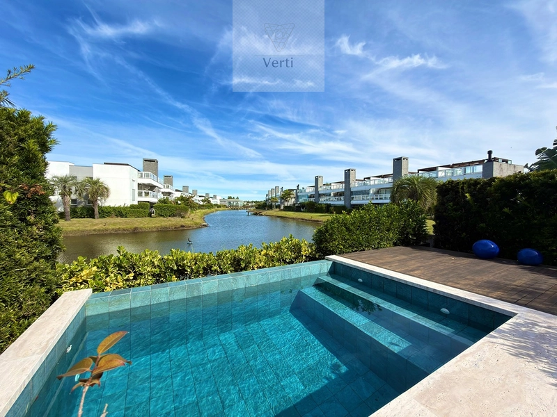 CASA BEIRA LAGO MOBILIADA COM PISCINA NO CONDOMÍNIO ROSSI: 5ª foto da galeria de imagens do imóvel