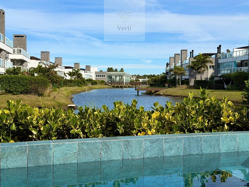 CASA BEIRA LAGO MOBILIADA COM PISCINA NO CONDOMÍNIO ROSSI: 6ª foto da galeria de imagens do imóvel