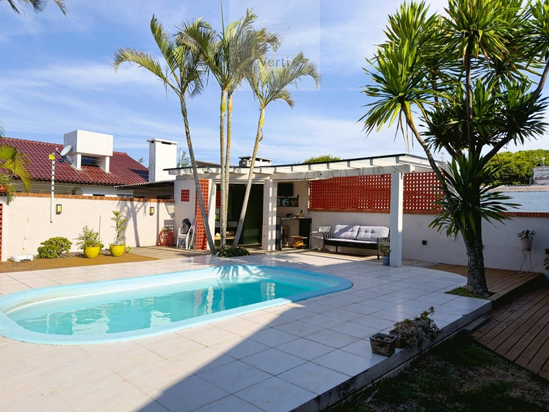 Casa com piscina em Atlântida : 6ª foto da galeria de imagens do imóvel