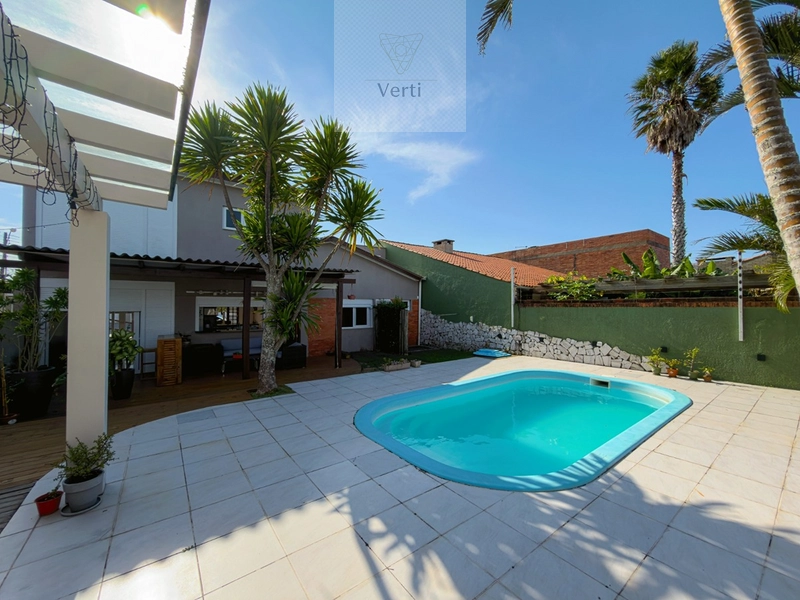 Casa com piscina em Atlântida : 8ª foto da galeria de imagens do imóvel