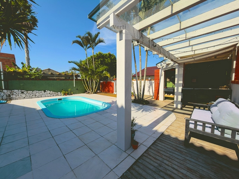 Casa com piscina em Atlântida : 9ª foto da galeria de imagens do imóvel