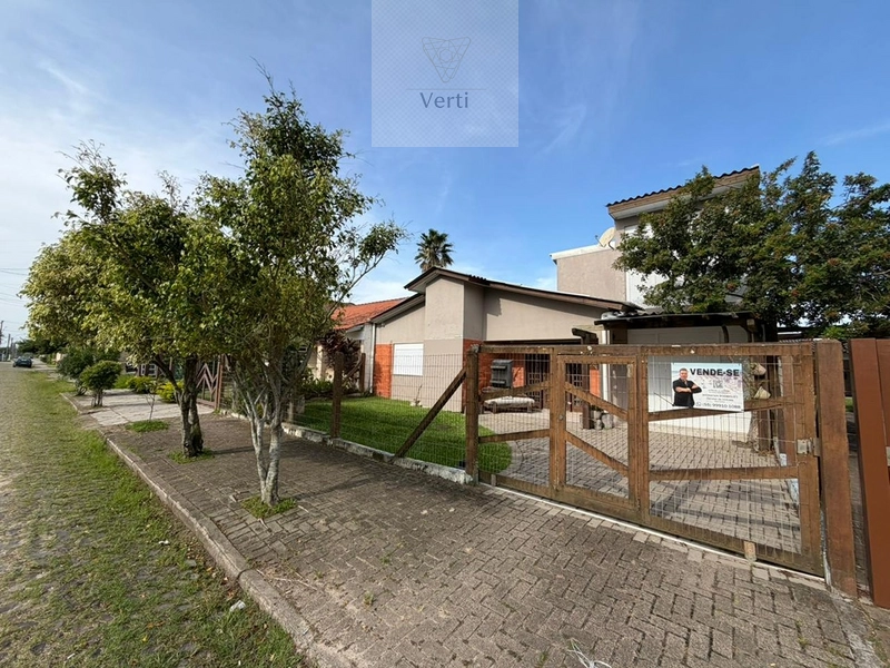 Casa com piscina em Atlântida : 13ª foto da galeria de imagens do imóvel