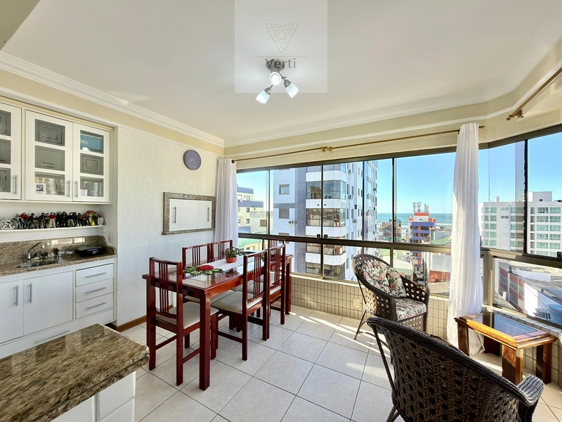 APARTAMENTO DE FRENTE COM VISTA PARA O MAR E PRAÇA NO CENTRO DE CAPÃO DA CANOA: 2ª foto da galeria de imagens do imóvel