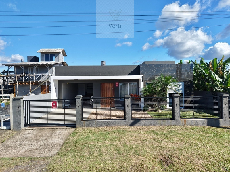 CASA À VENDA EM CAPÃO DA CANOA – CONFORTO E EXCLUSIVIDADE NA ZONA NORTE: 1ª foto da galeria de imagens do imóvel