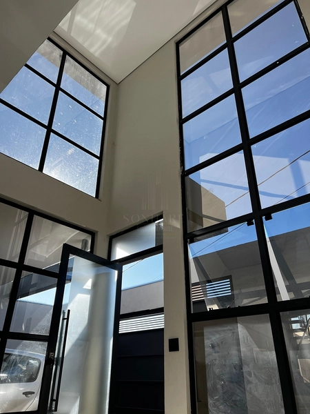 Casa de alto padrão em fase final de acabamento: 2ª foto da galeria de imagens do imóvel