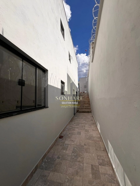 CASA NOVA À VENDA – BAIRRO ALTO DOS PINHEIROS | VARGINHA/MG : 2ª foto da galeria de imagens do imóvel