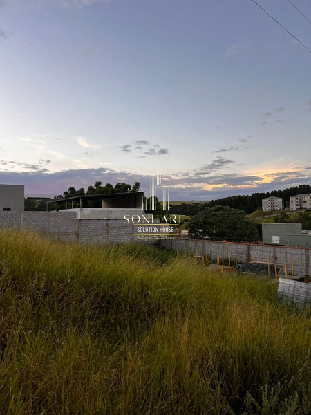 Lote à venda no bairro Flamboyant com topografia diferenciada: 2ª foto da galeria de imagens do imóvel